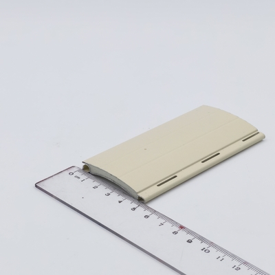 合金6061のT6アルミニウム ローラー シャッターはガレージのためのドア スラットそしてトラックの側面図を描く