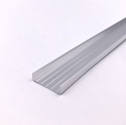 20.5mm Uはアルミニウム プロフィールの磨く幅20.5mmの高さ5mmを形づける