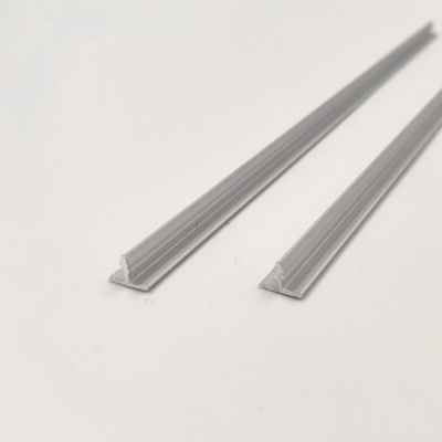 装飾的な8mm Tは銀がマットを陽極酸化したアルミニウム トリムのプロフィールを形づける