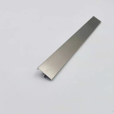 18.6mm Tは突き出されたアルミニウム トリムの装飾的な研ぐプロフィールを形づける