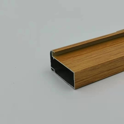 5.8Mのアルミニウム食器棚のプロフィール木は1.4mmの厚さに塗った