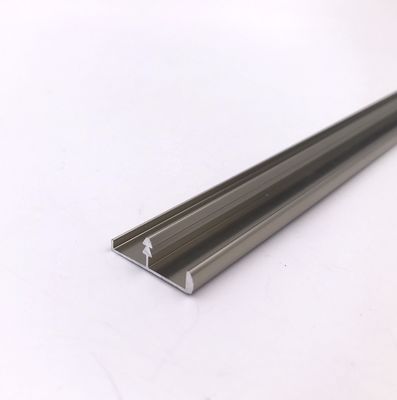 お買い得 18.6mm Tは突き出されたアルミニウム トリムの装飾的な研ぐプロフィールを形づける オンライン